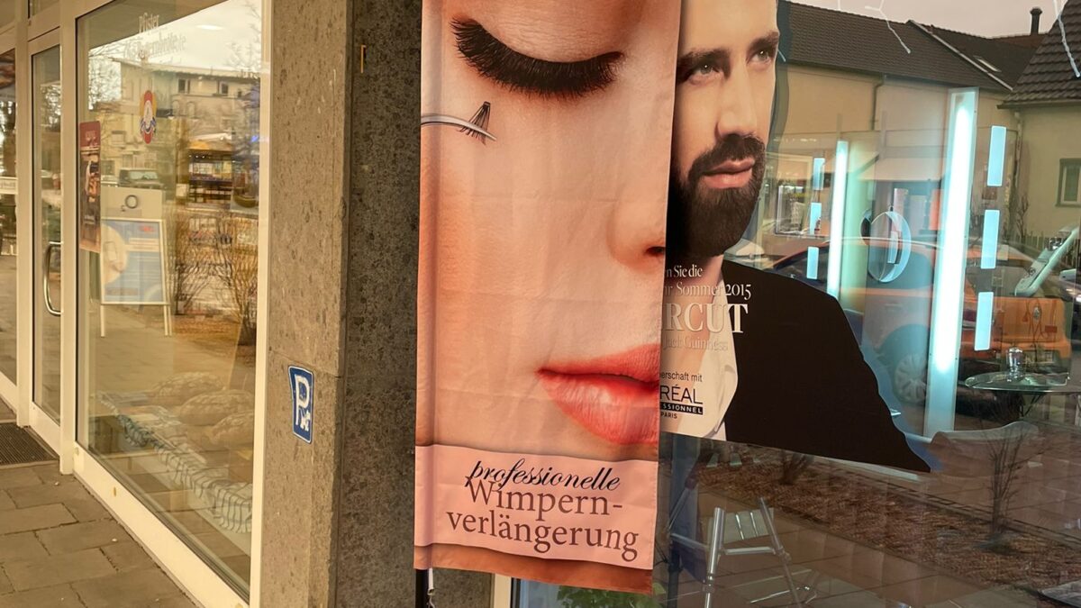 Gestaltung-Fahne-Flagge-Aussenwerbung-Beauty-Salon